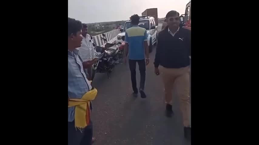 xe-tai-dam-trung-xe-cho-hang-8-nu-cong-nhan-thiet-mang-3-nguoi-khac-bi-thuong-1775103845.mp4