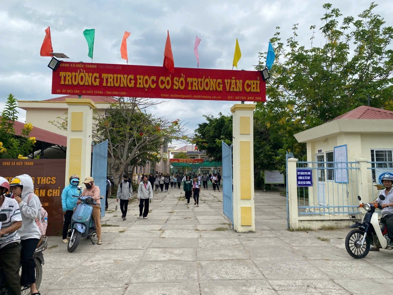 17 học sinh đồng loạt lên tiếng về việc bị giáo viên