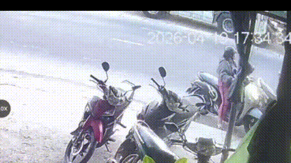 Sau va chạm giao thông, người đàn ông nước ngoài tát vào mặt tài xế ô tô插图1 Sau va chạm giao thông, người đàn ông nước ngoài tát vào mặt tài xế ô tô插图1