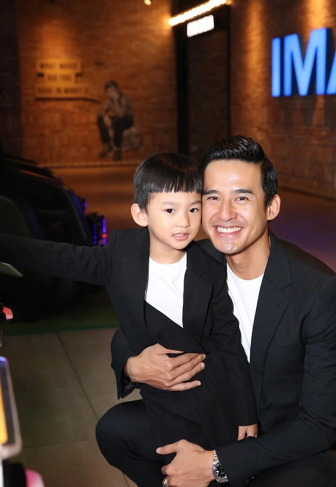 Được mệnh danh là “ông bố cuồng con” của Vbiz, Lương Thế Thành từng có 48 giờ tự chăm sóc bé Bảo Bảo khi tham gia chương trình