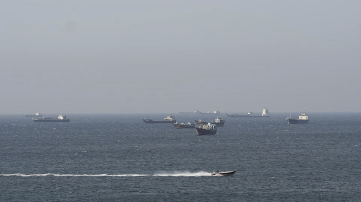 Hình ảnh vệ tinh cho thấy chuyển động của tàu thuyền tại eo biển Hormuz. (Ảnh: Reuters)