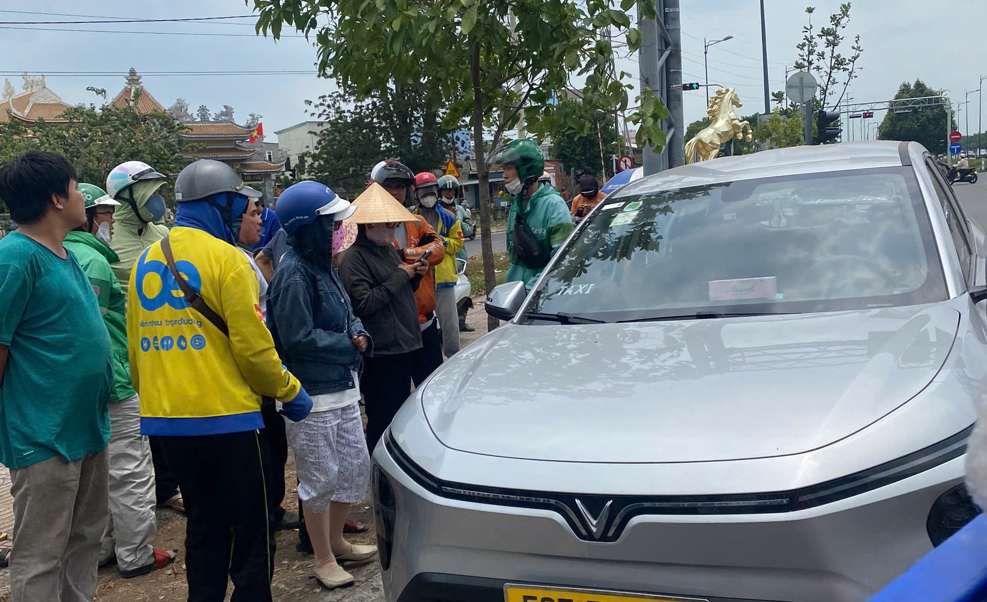 Tài xế tử vong trên đường ở TPHCM: Cảnh báo nguy cơ đột quỵ giữa nắng nóng gay gắt - Ảnh 1.