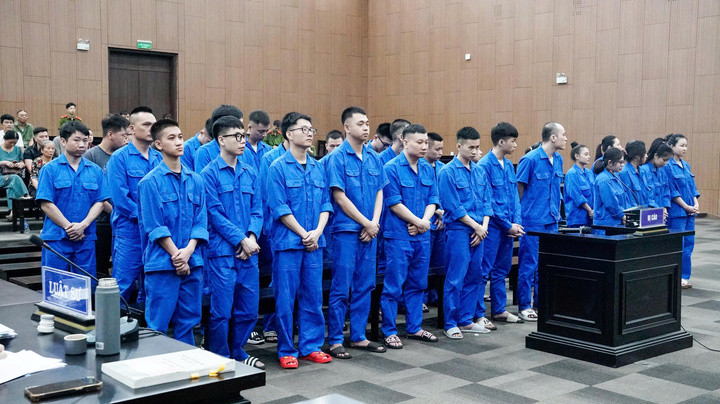 Các bị cáo tại toà.