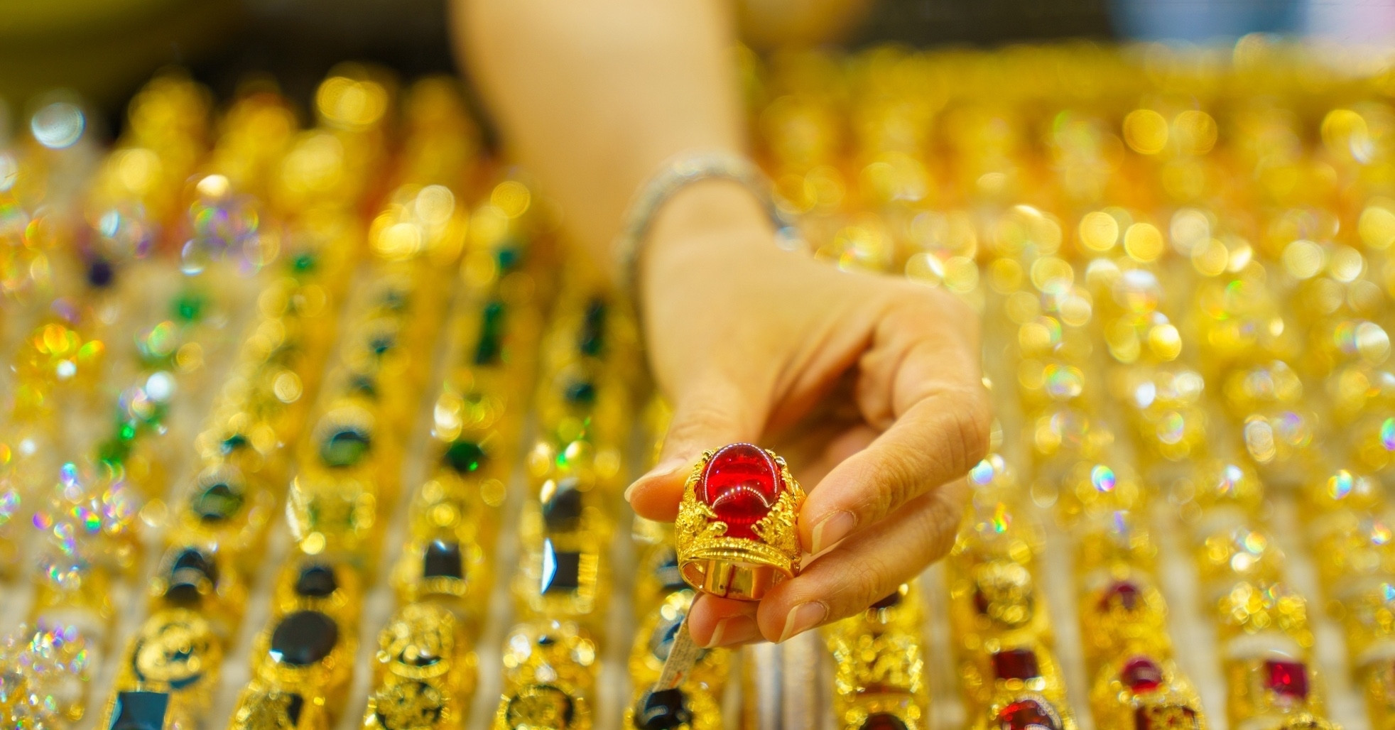 Vàng lao dốc rồi bật tăng chóng mặt, hé lộ quy luật ít người biết插图2