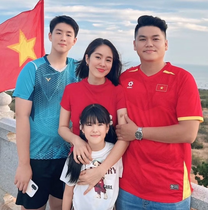 Sau tái hôn, Lê Phương có thêm một cô con gái. Theo chia sẻ của Lê Phương, yếu tố giữ gìn hôn nhân không nằm ở những biểu hiện hình thức mà ở sự đồng thuận trong đời sống hàng ngày.