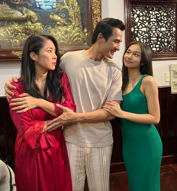 Sự đối lập giữa hai vai giúp Lê Phương nhận được nhiều lời khen khi thể hiện rõ ràng từng cá tính riêng biệt thông qua cách diễn, ánh mắt và nhịp cảm xúc, từ đó cho thấy khả năng biến hóa đáng nể của nữ diễn viên.