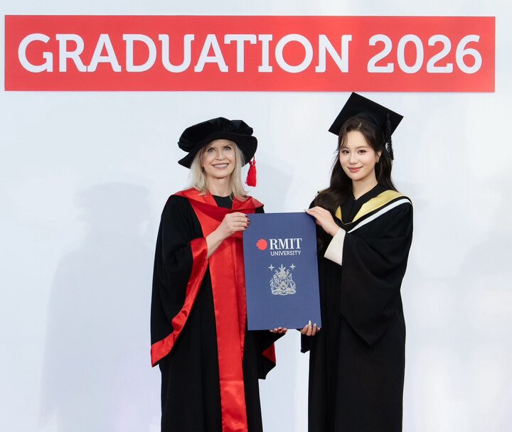 Khánh Ngân hoàn thành chương trình ngành Hàng không tại RMIT University Vietnam với kết quả loại giỏi. Trong suốt quá trình học tập, cô luôn giữ tinh thần nghiêm túc, chủ động tham gia thực tập và các hoạt động ngoại khóa để tích lũy kinh nghiệm