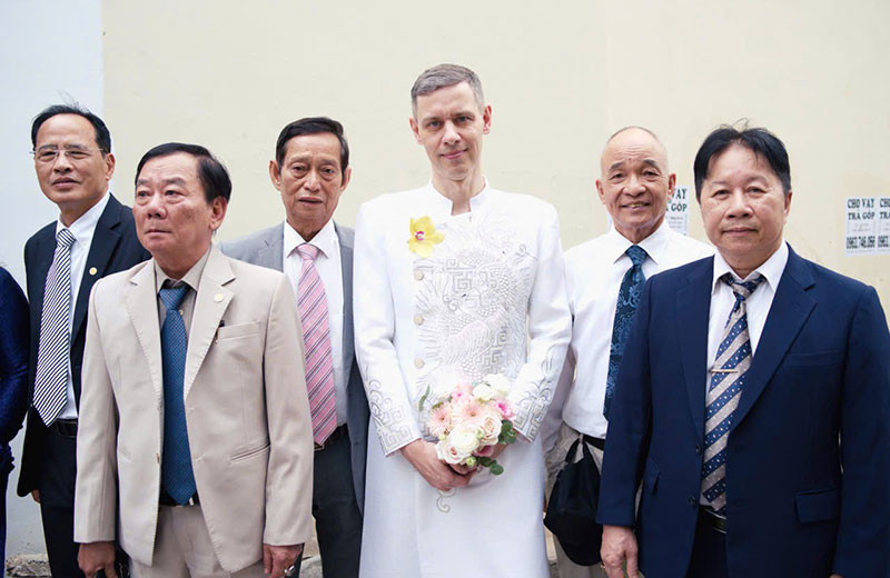 Đến Việt Nam giúp mẹ tìm lại học trò cũ, chàng trai Đức cưới được vợ như ý插图4 dam cuoi 3.jpg