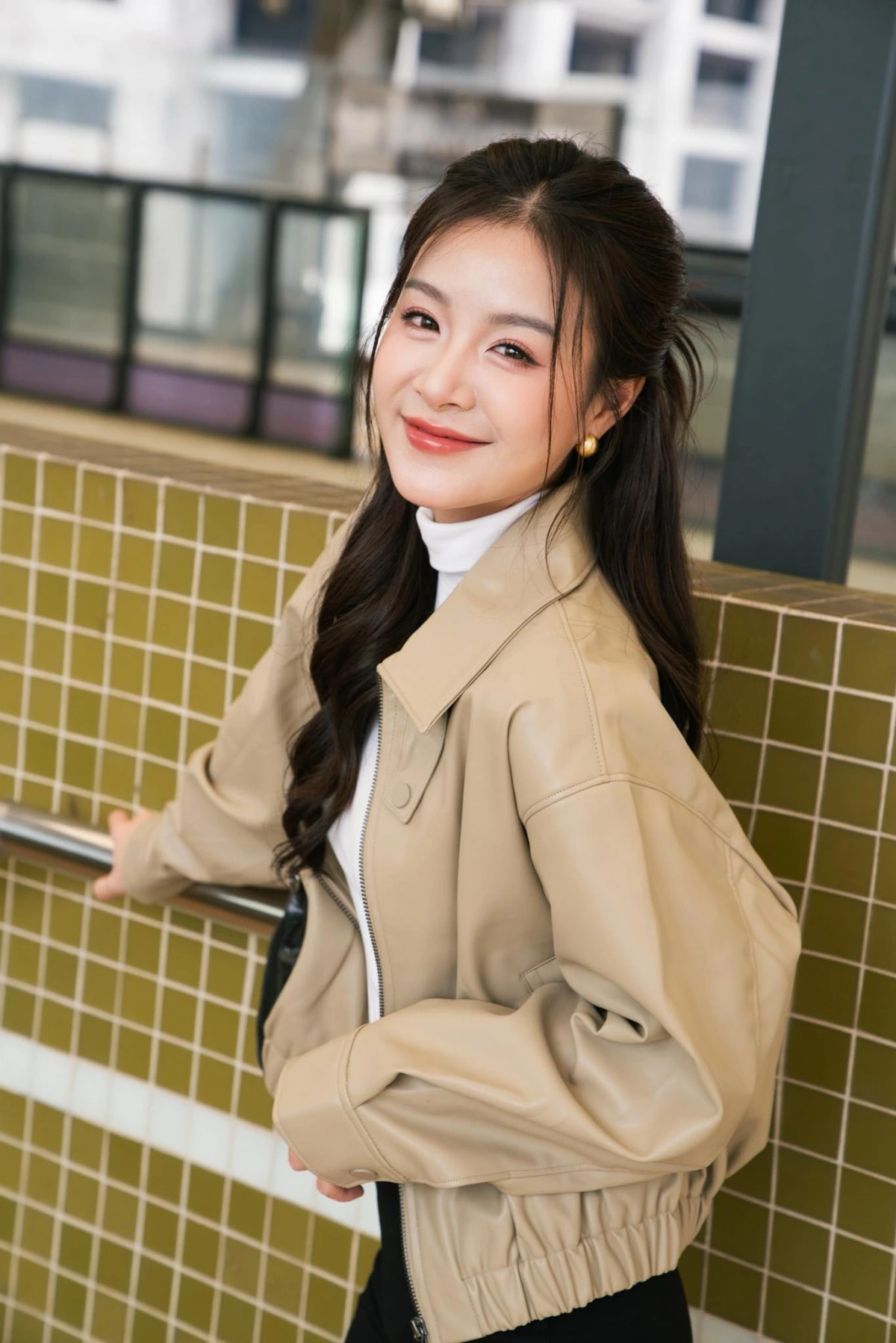 nhan sac 4 co gai dong phim ve hoa hau loi hua dau tien hinh anh 2