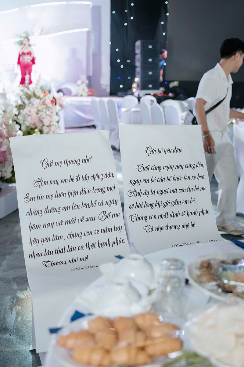 Cô dâu mồ côi bật khóc trong đám cưới khi nhận vàng, sổ đỏ từ ông bà nội插图3 anh 4.jpg