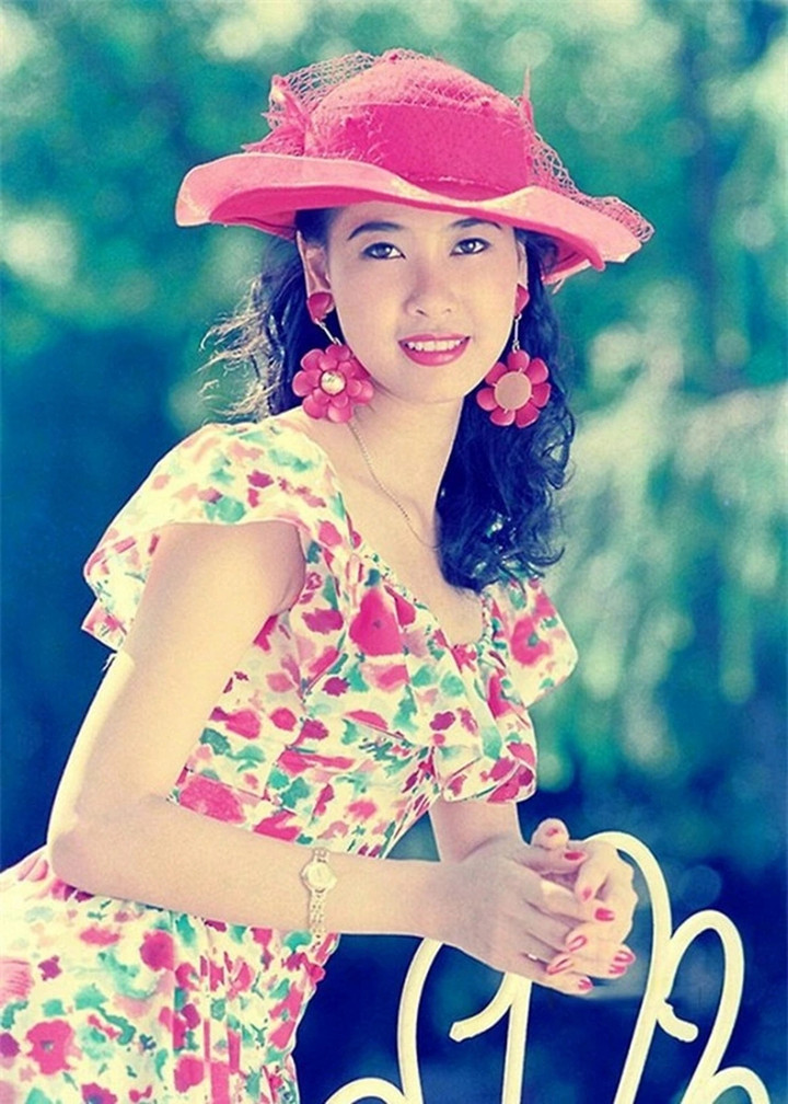 Nhan sắc thời trẻ của Hà Kiều Anh.