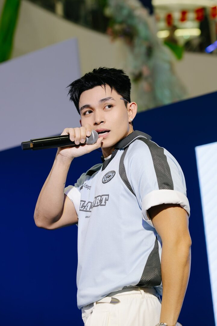 Ca sĩ Jun Phạm.