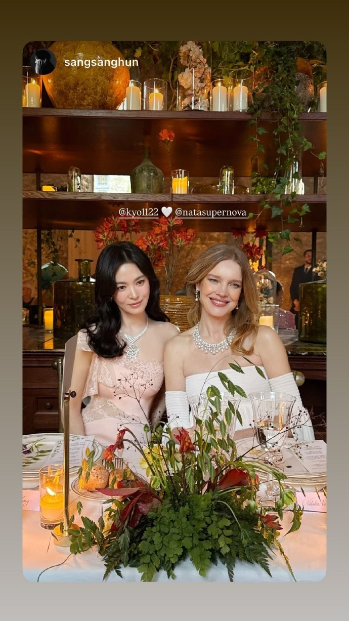 Song Hye-kyo khoe nhan sắc xinh đẹp như