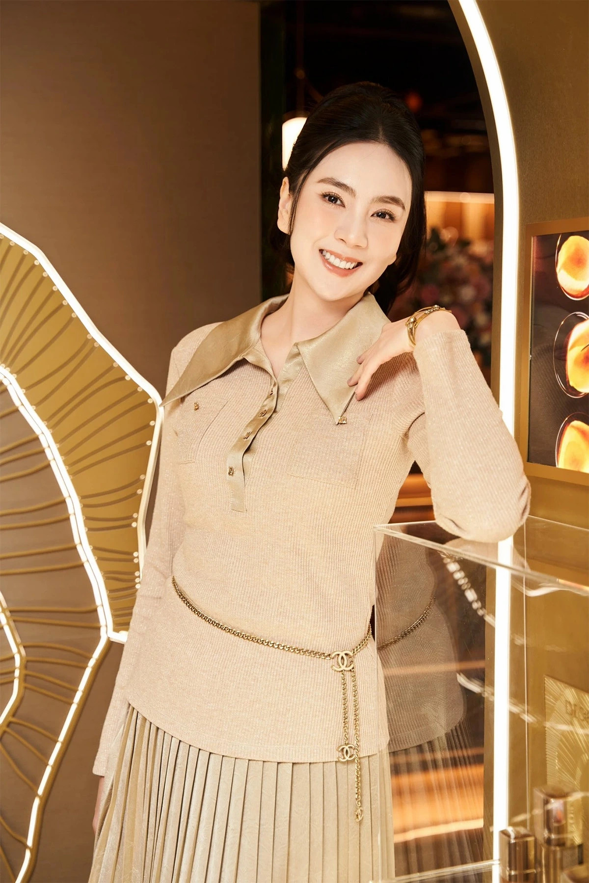 sao viet hom nay 22 4 toc tien an mac thoang la de tao net kiem nguoi moi hinh anh 5