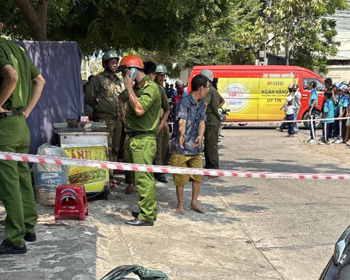 Nam sinh lớp 9 bị bạn đâm tử vong trước cổng trường.jpg