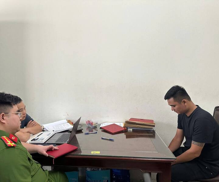 Hoàng Trọng Tuân tại cơ quan Công an. (Ảnh: Công an Thái Nguyên).