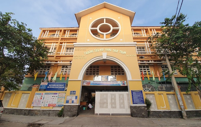 Trường tiểu học Đặng Thùy Trâm - nơi xảy ra vụ nghi ngộ độc thực phẩm.