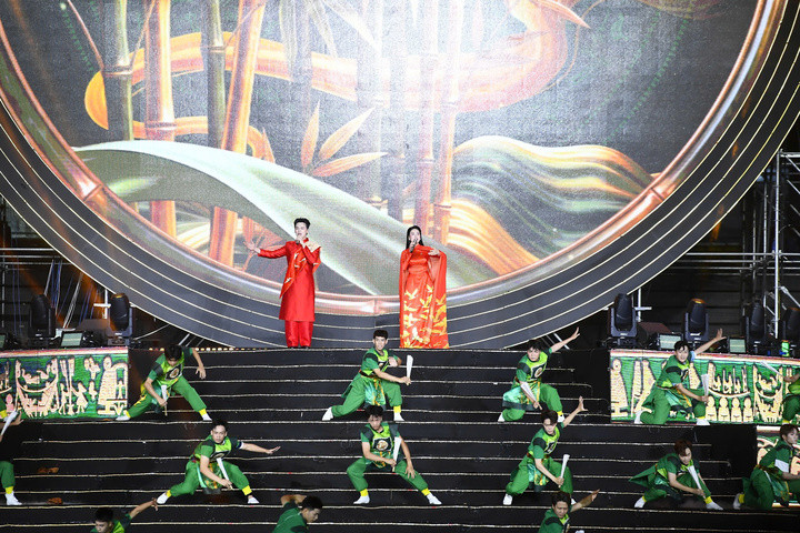 Phần II kéo dài 60 phút, hướng đến khán giả trẻ với các tiết mục mang màu sắc đương đại, kết hợp rock, EDM cùng hiệu ứng sân khấu và pháo hoa, phát trên nền tảng số.