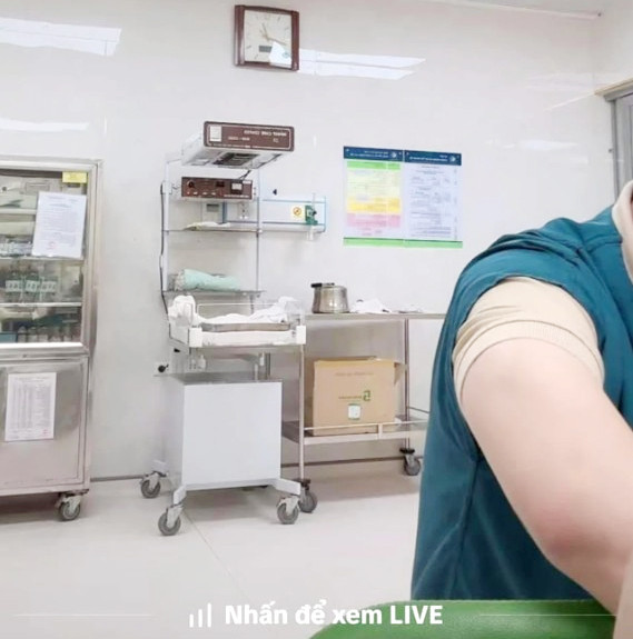 Bác sĩ vừa làm việc vừa livestream, Giám đốc Bệnh viện Phụ sản Hà Nội lên tiếng插图 bac si livetream.jpg