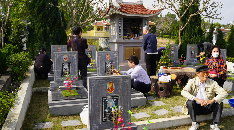 Bài học bất kính ở nghĩa trang dịp Thanh minh - Ảnh 4.