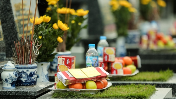 Bài học bất kính ở nghĩa trang dịp Thanh minh - Ảnh 3.