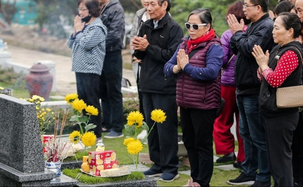 Bài học bất kính ở nghĩa trang dịp Thanh minh - Ảnh 2.