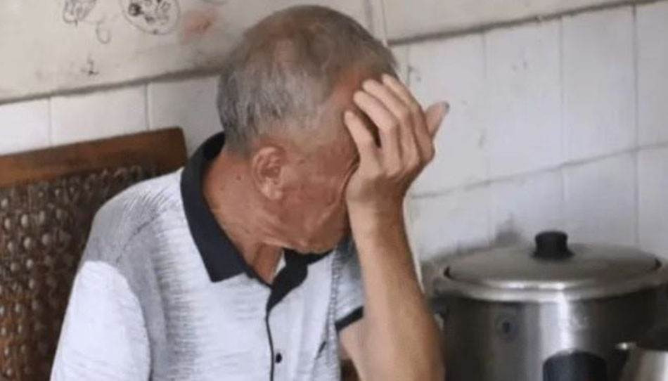 Chỉ nói một câu về tiền tiết kiệm, cụ ông đã nhìn rõ bộ mặt thật của con cái - Ảnh 1.