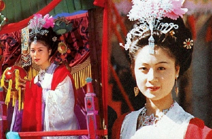 Diễn viên Mã Lan đảm nhận vai Ân tiểu thư - mẹ của Đường Tăng chỉ xuất hiện vỏn vẹn 3 phút trong phim. Song ít ai biết, bà là người được trả cát-xê cao nhất và còn được hưởng ưu đãi riêng mà không diễn viên nào của