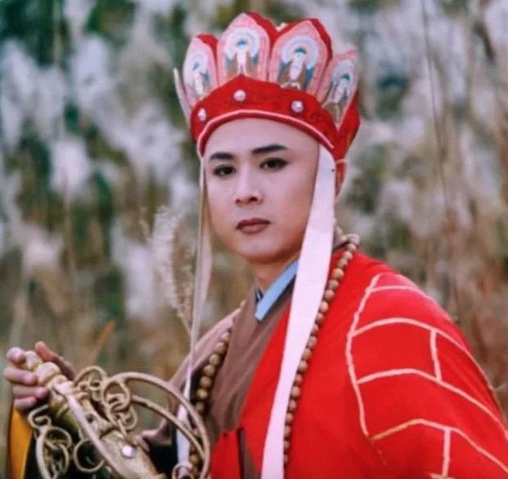 Tuy nhiên, Từ Thiếu Hoa vẫn không phục. Cuối cùng đạo diễn đành phải tăng cho ông 5 NDT mỗi tập phim. Một thời gian, Từ Thiếu Hoa rút khỏi đoàn với lý do muốn tập trung học cao học. Đây cũng là lý do vai Đường Tăng phải thay diễn viên một lần nữa.