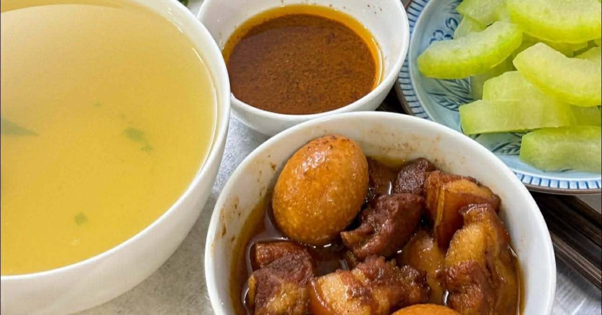 3 năm ly hôn gặp vợ cũ ôm bụng bầu đứng cầm hộp cơm từ thiện, tôi đến gần định mỉa thì có người bảo: Cảm ơn giám đốc!插图1 3 năm ly hôn gặp vợ cũ ôm bụng bầu đứng cầm hộp cơm từ thiện, tôi đến gần định mỉa thì có người bảo: Cảm ơn giám đốc!插图1