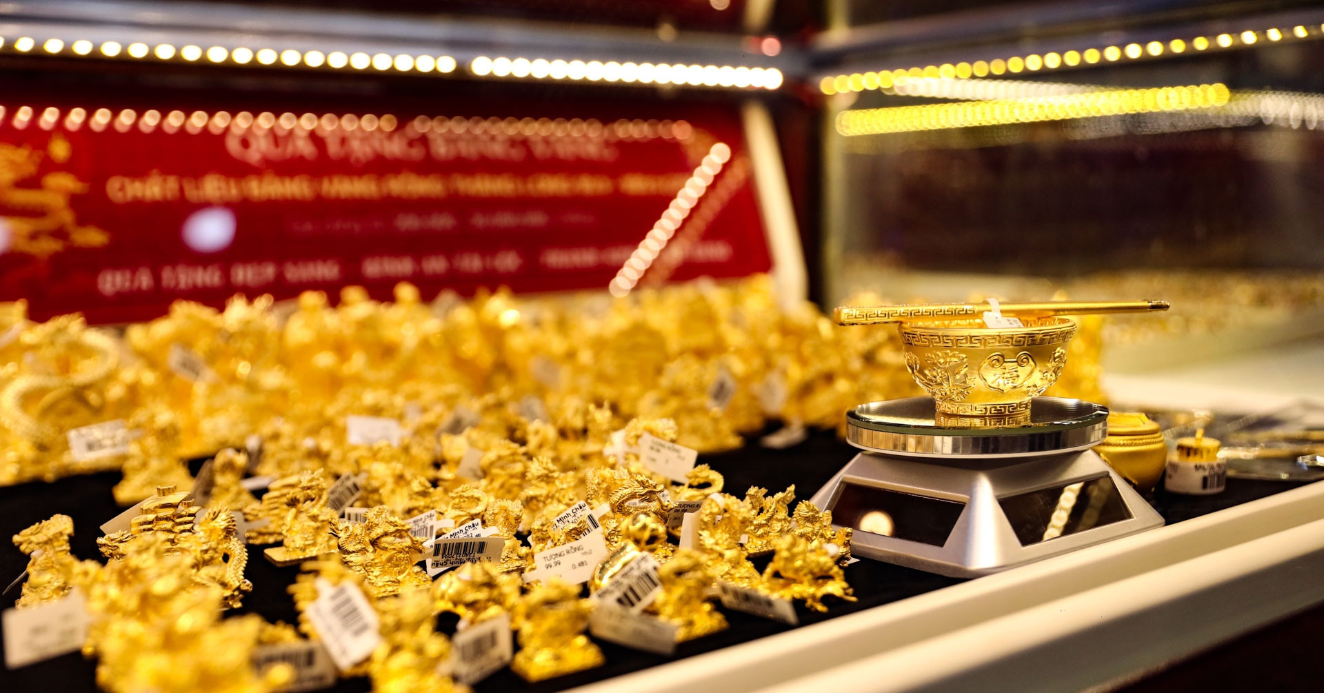 Giá vàng chao đảo trước các biến động mới, giá dầu tăng vọt插图1