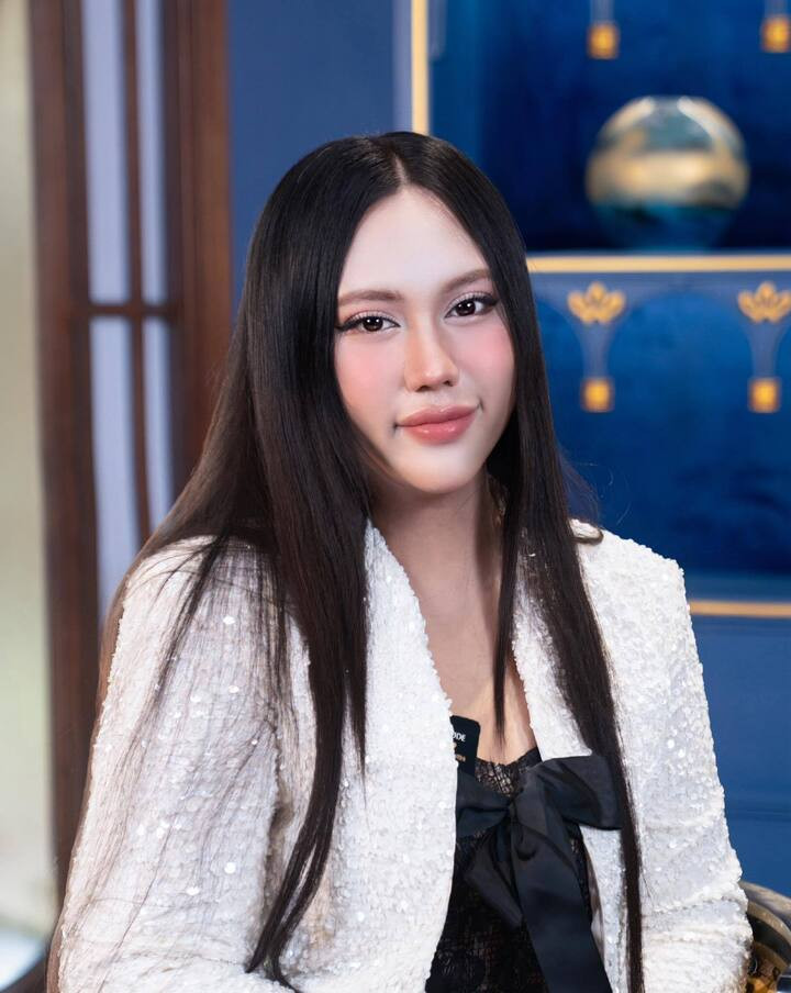 Sự nghiệp của 3 nữ ca sĩ từng vướng ồn ào với Châu Đăng Khoa插图2 Sofia vẫn loay hoay với nghề.