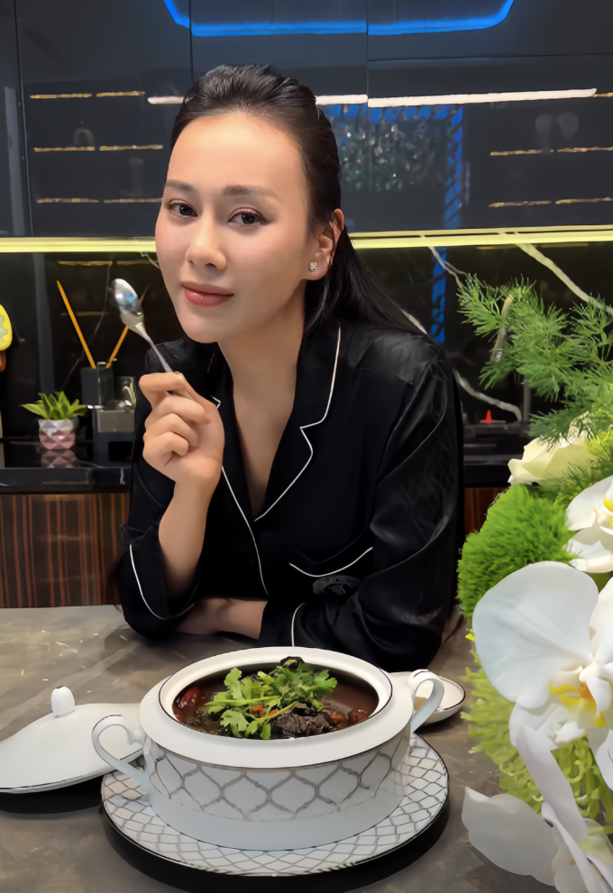 Phương Oanh gây sốt với diện mạo mới và khoảnh khắc đời thường 2026 - Ảnh 3.