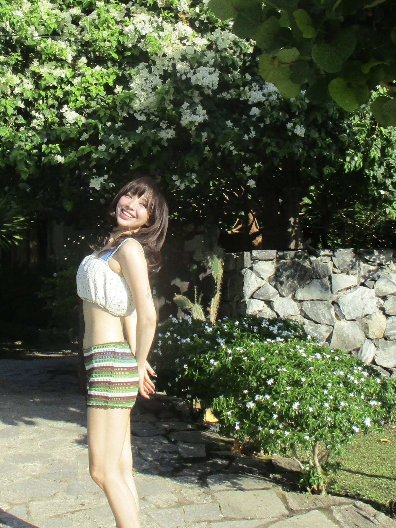 Vòng eo con kiến của nữ ca sĩ 37 tuổi vừa viral trong lễ trao giải 'Làn sóng xanh' - Ảnh 2.