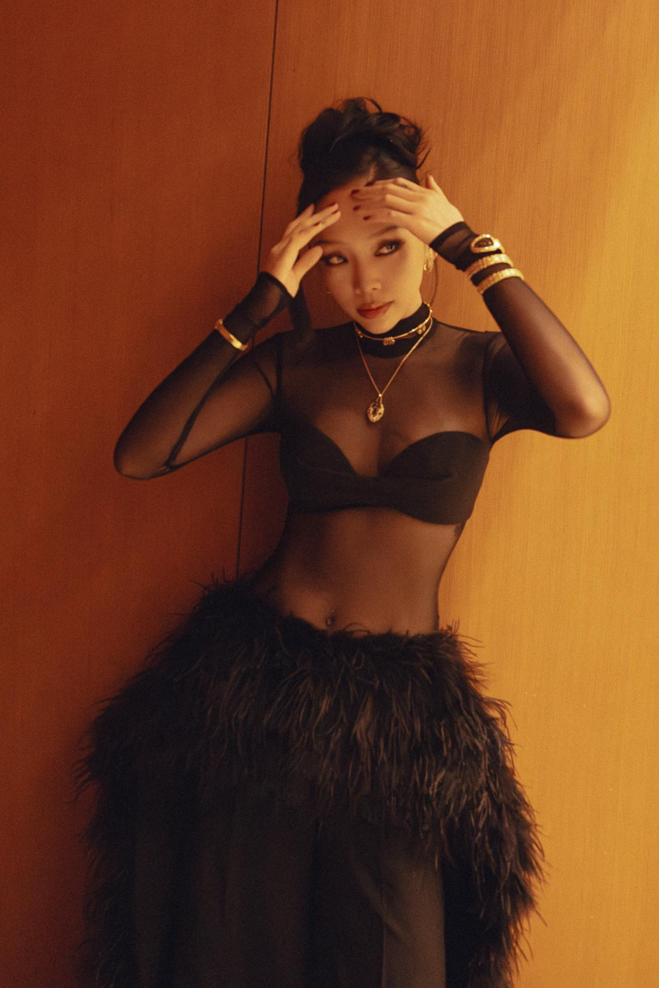 Vòng eo con kiến của nữ ca sĩ 37 tuổi vừa viral trong lễ trao giải 'Làn sóng xanh' - Ảnh 10.