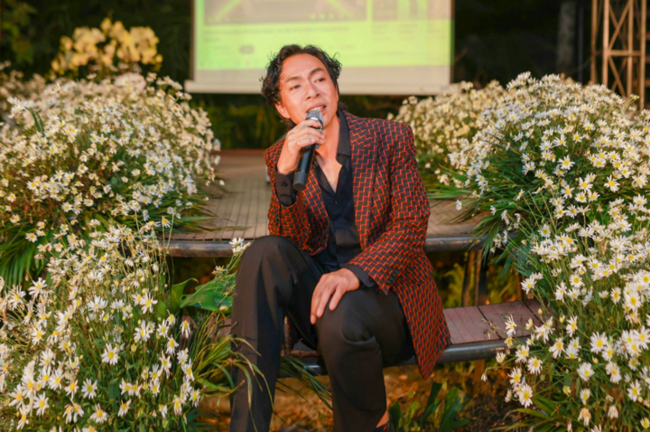 NSƯT Việt Hoàn sống độc thân ở tuổi U60.