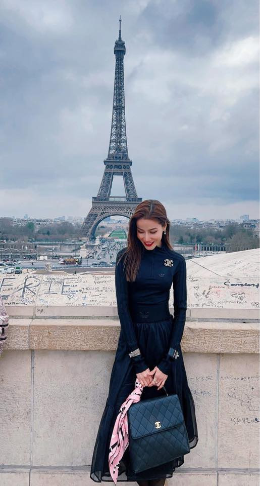 Người mẫu cùng thời Thanh Hằng, Xuân Lan vừa công khai kết hôn lần 3 với chồng Tây hơn 17 tuổi là ai? - Ảnh 2.