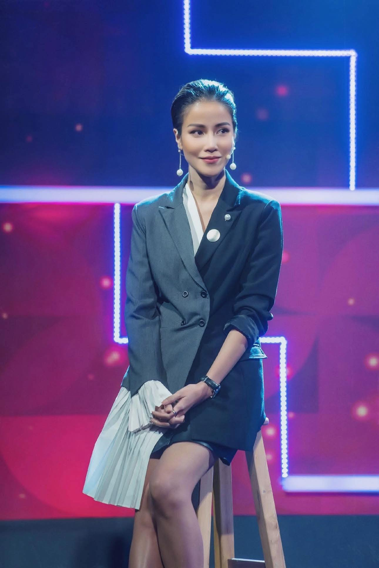 Người mẫu cùng thời Thanh Hằng, Xuân Lan vừa công khai kết hôn lần 3 với chồng Tây hơn 17 tuổi là ai? - Ảnh 6.