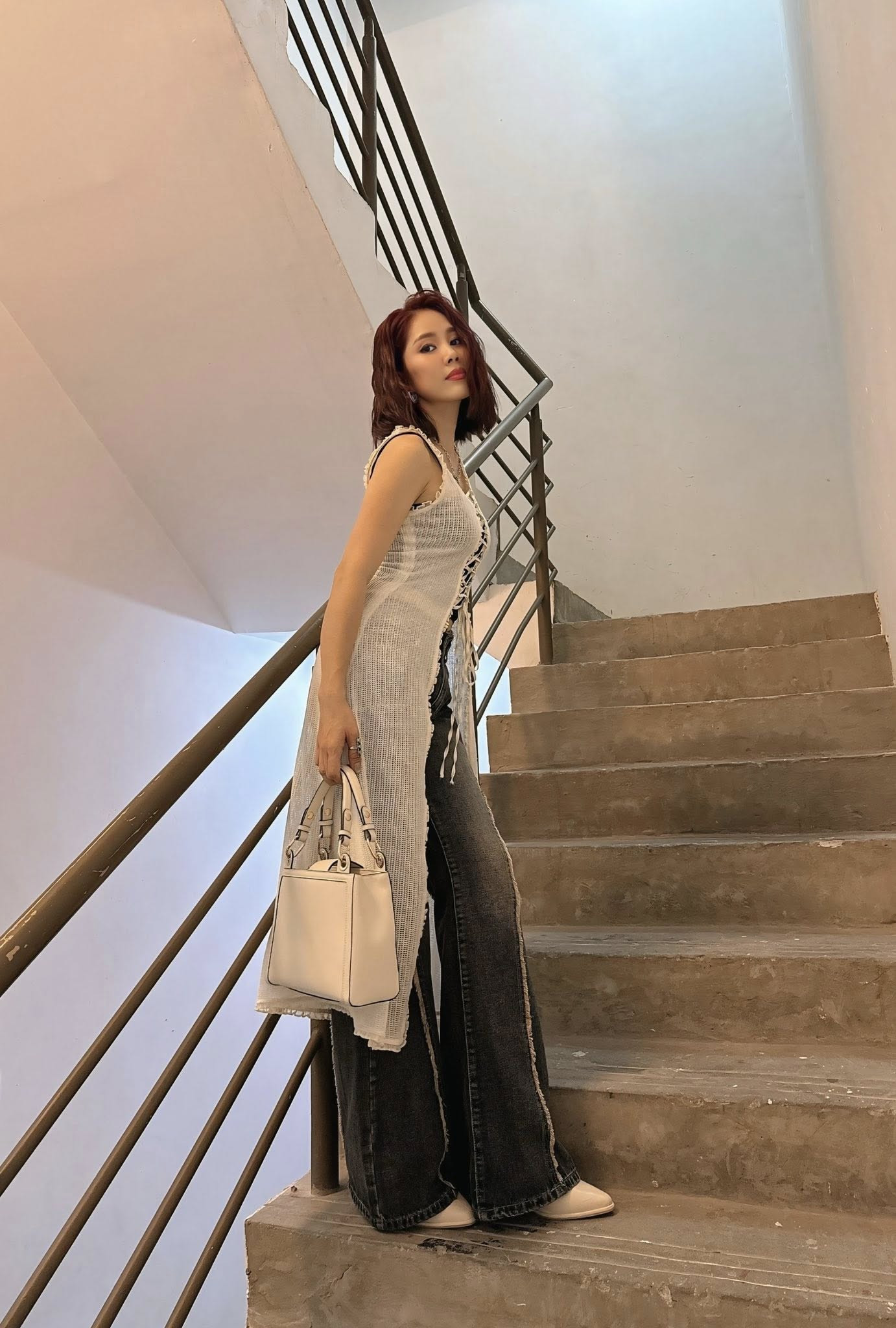 Chụp ảnh cùng bạn diễn kém tuổi, Lê Phương vẫn trẻ đẹp ở tuổi 41 - Ảnh 7.