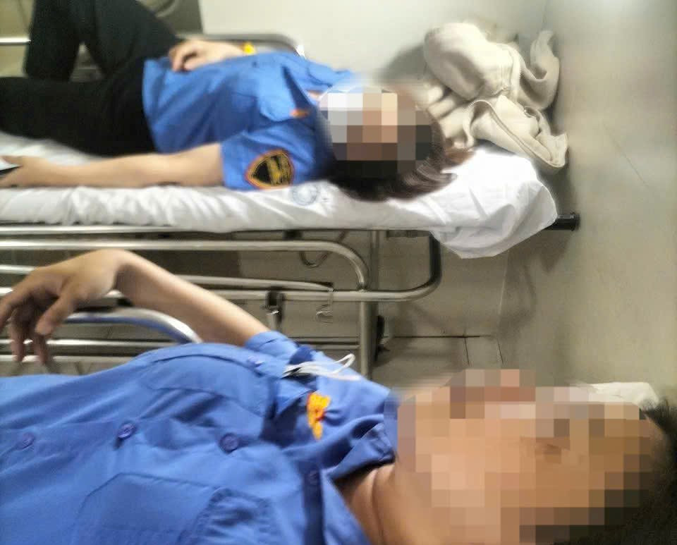 Hai nữ nhân viên gác chắn ở Đà Nẵng hoảng loạn sau khi bị hành hung - Ảnh 1.