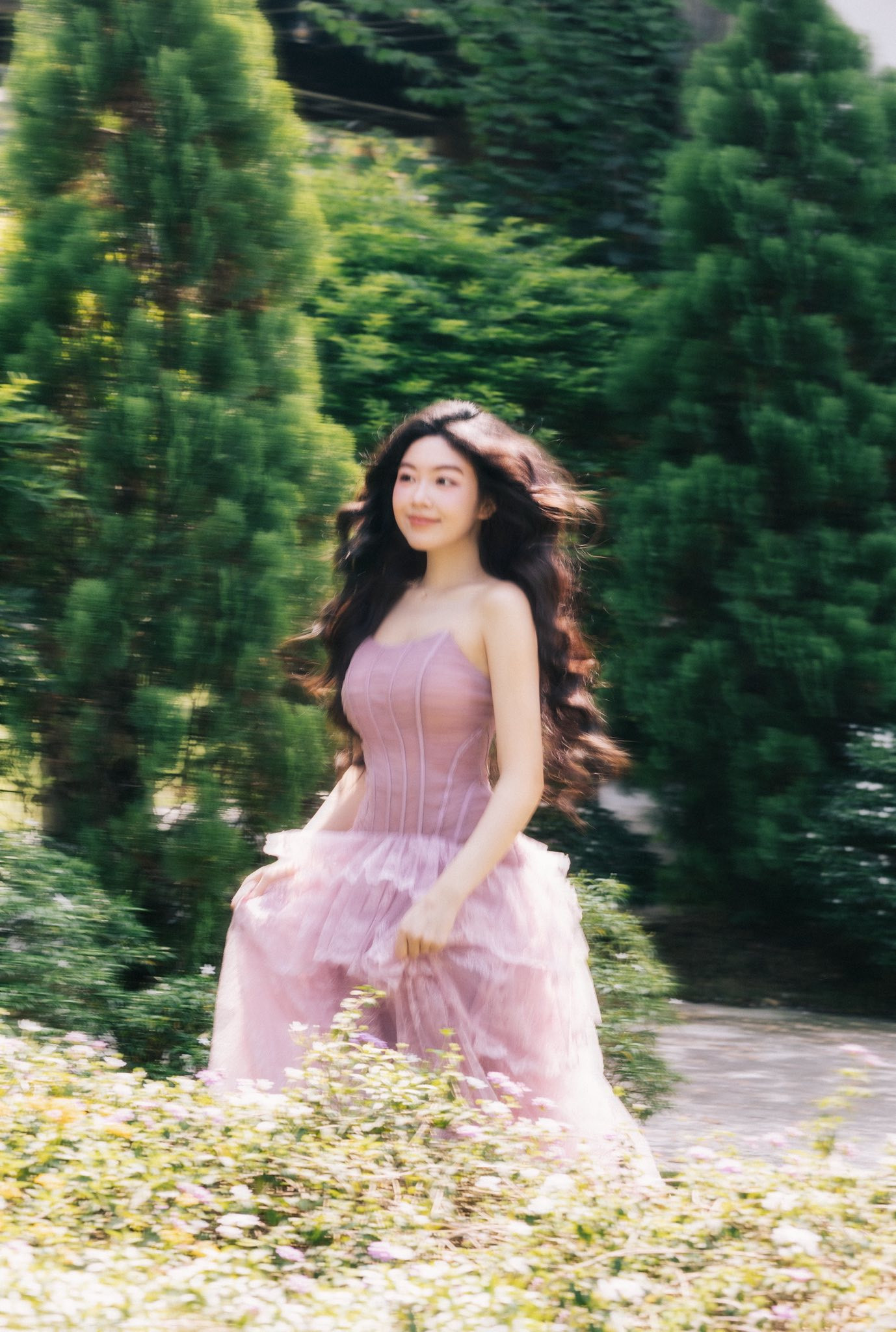 Lọ Lem 20 tuổi nhà MC Quyền Linh: Vẻ đẹp nàng thơ và cuộc sống hiện tại - Ảnh 6.