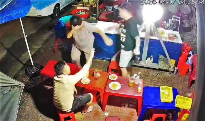 Camera ghi lại Nguyễn Văn Ý hành hung bà L.