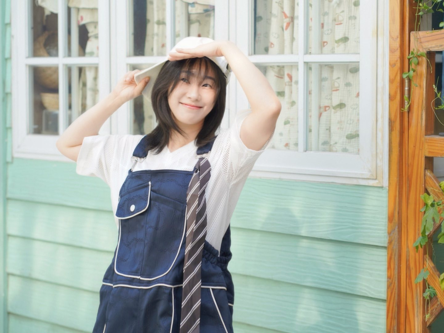 Lương Bích Hữu ở tuổi 42: Nhan sắc trẻ trung bất ngờ và hành trình giữ dáng - Ảnh 2.