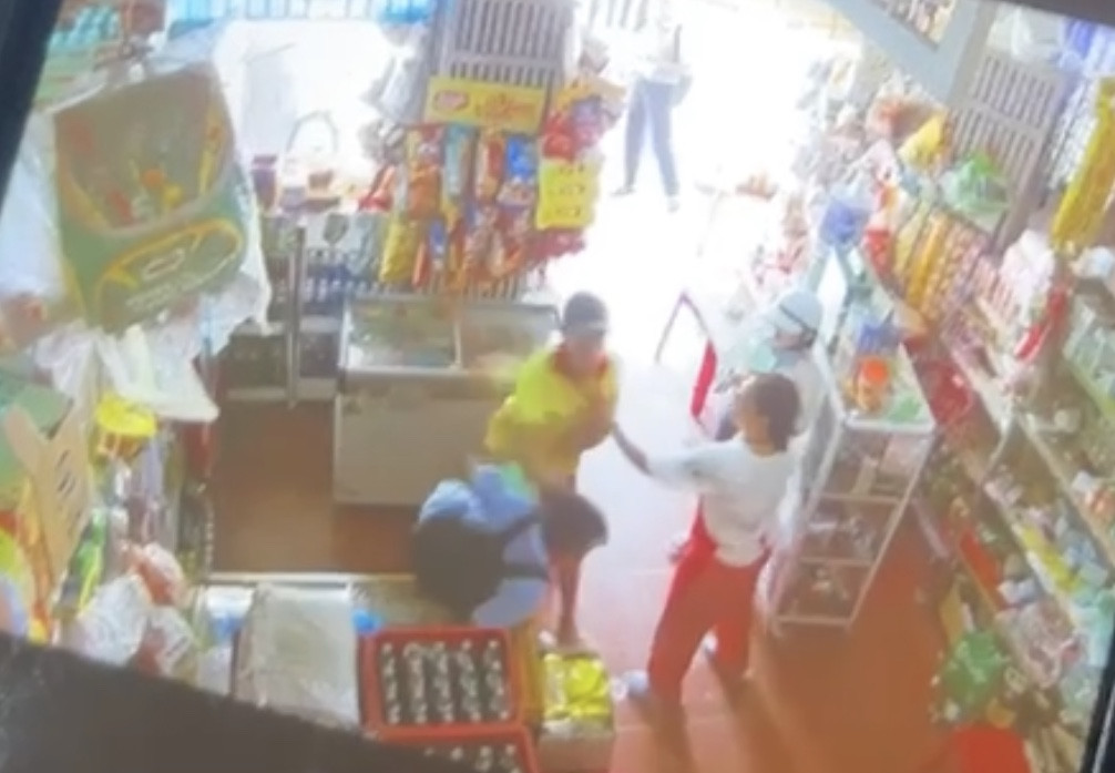 Thông tin mới nhất vụ nam sinh Huế bị đánh tại tiệm tạp hóa  - Ảnh 1.