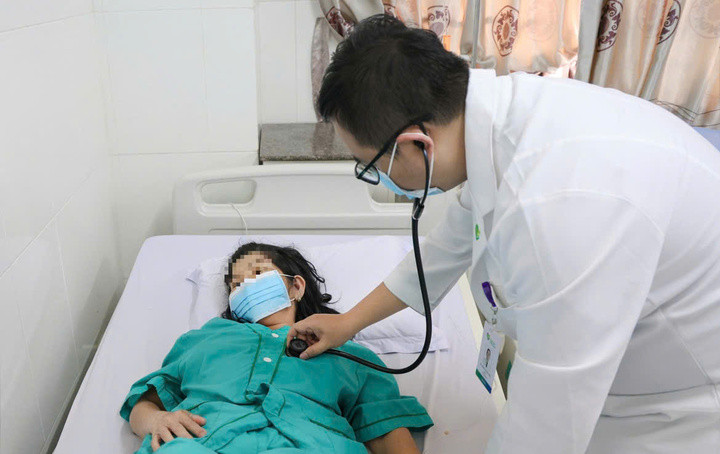 Một bệnh nhân được điều trị tai bệnh viện sau khi ăn bánh mì.