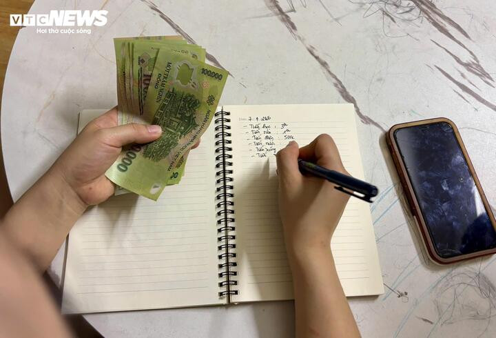 Với thu nhập ít ỏi, trong khi phải chi tiêu nhiều, không ít người lao động đã phải rời