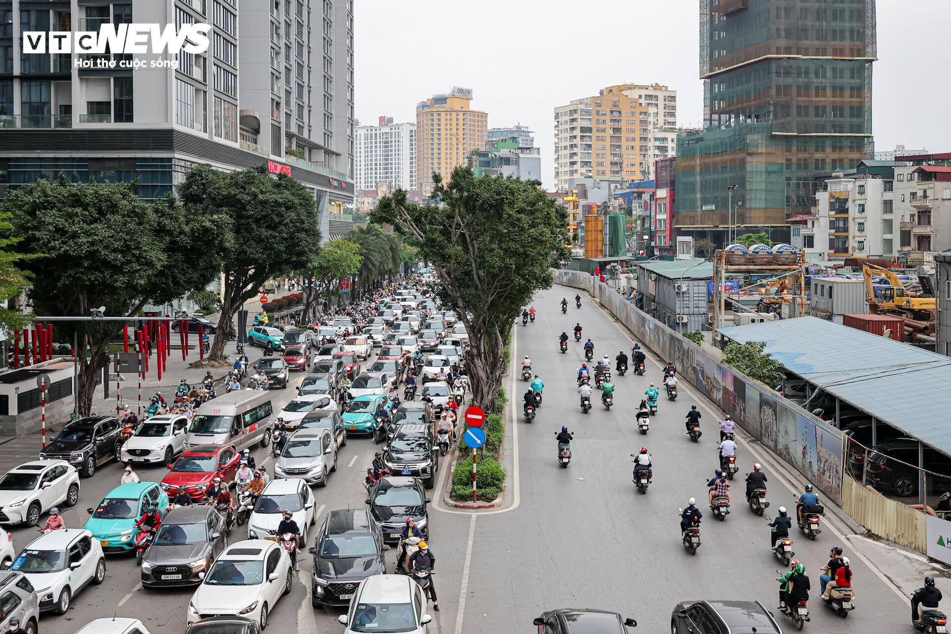 Lô cốt metro Nhổn-ga Hà Nội án ngữ gần chục năm, phố trung tâm thành 'phố chết' - 4