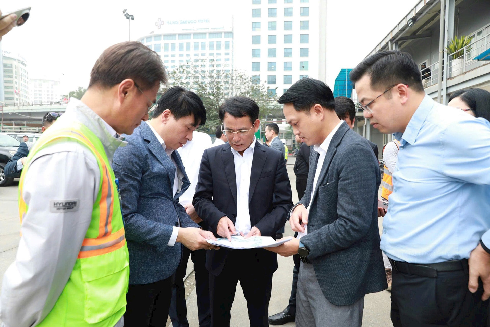 Lô cốt metro Nhổn-ga Hà Nội án ngữ gần chục năm, phố trung tâm thành 'phố chết' - 25