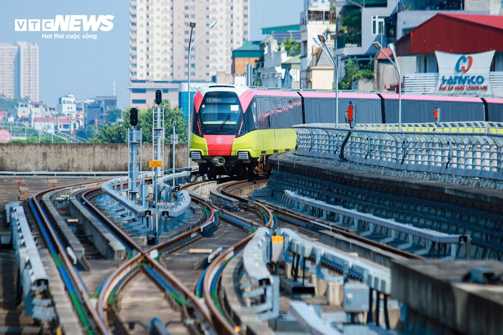 Lô cốt metro Nhổn-ga Hà Nội án ngữ gần chục năm, phố trung tâm thành 'phố chết' - 2
