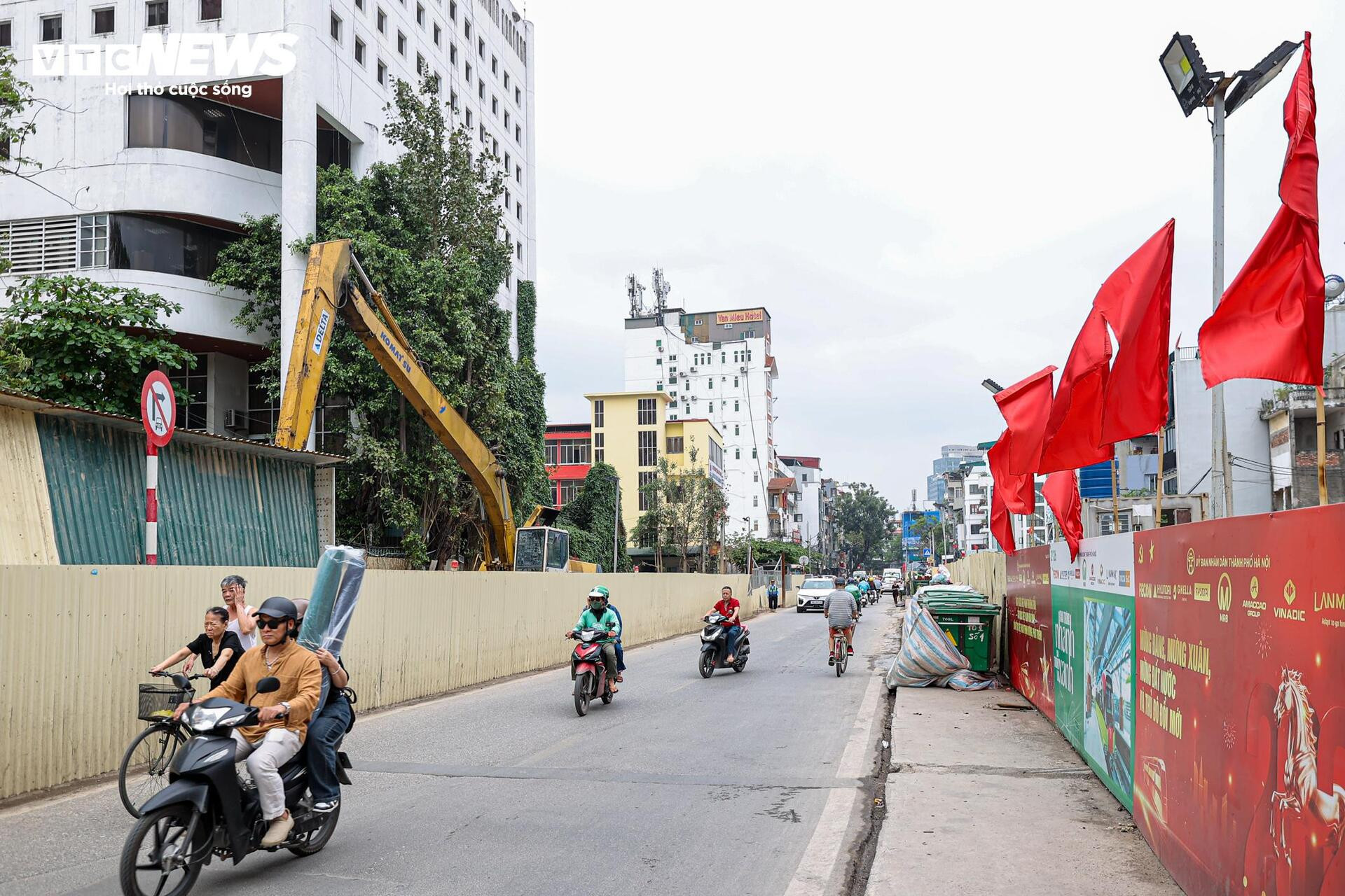 Lô cốt metro Nhổn-ga Hà Nội án ngữ gần chục năm, phố trung tâm thành 'phố chết' - 16